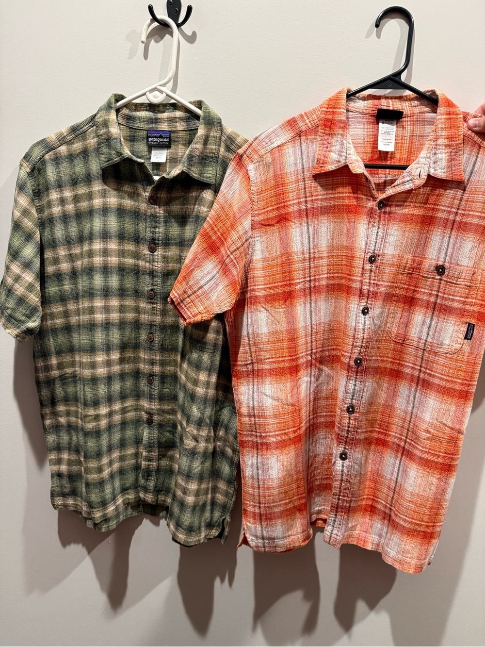 2 Patagonia button up men’s shirts size Large